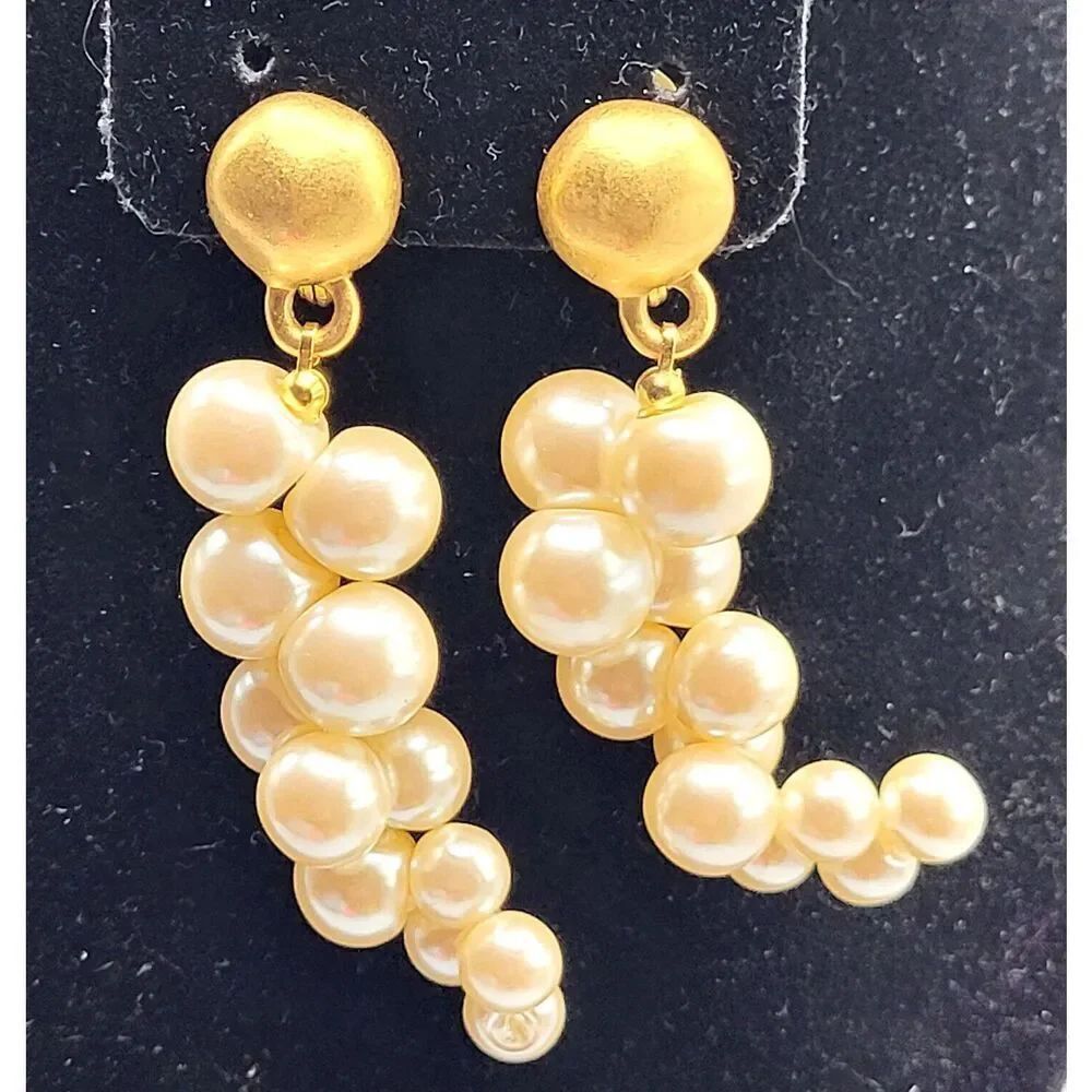 1950's FABULOUS Graduating Faux Pearl Grape Cluster Clip On Fashion Earrings EUC
